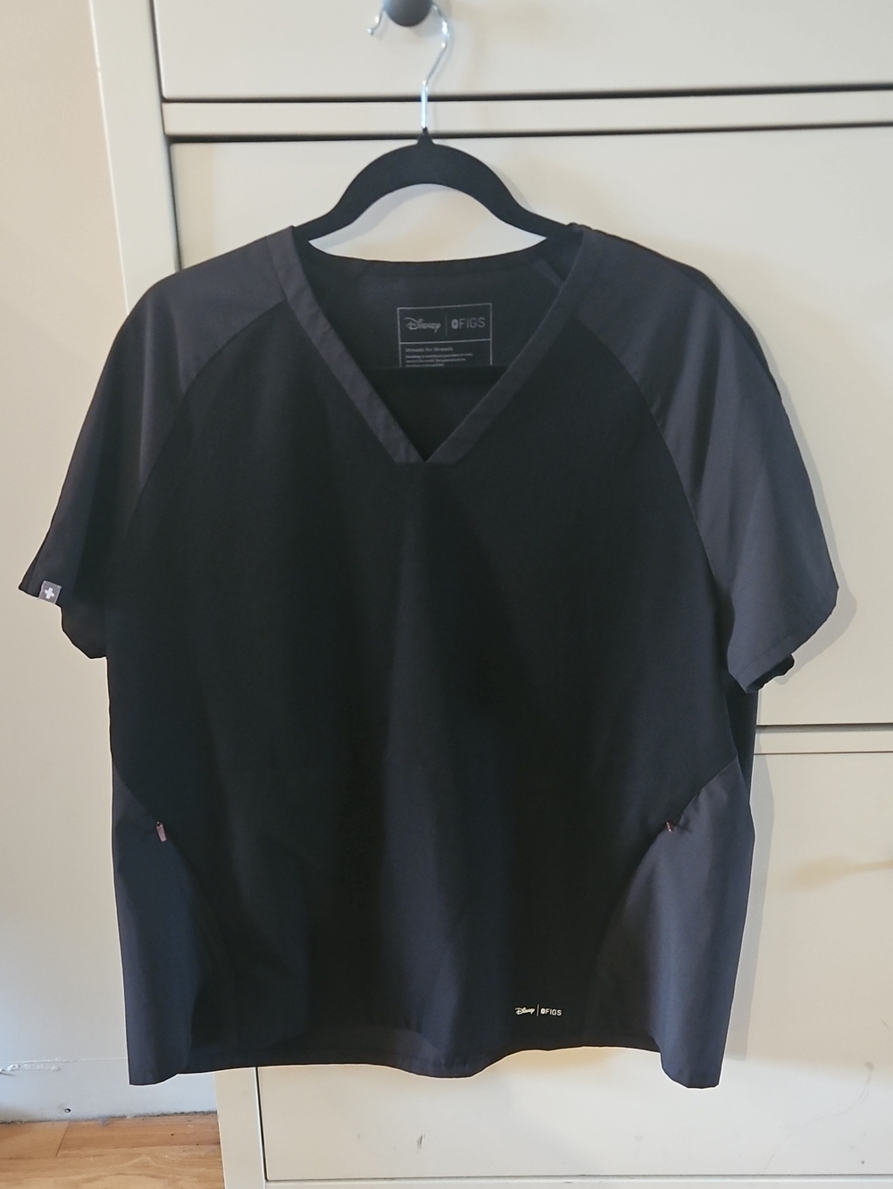 Figs X Disney Mickey Mouse Collection Women’s Black V-Neck Scrub Top Size XL